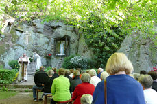 Maiandacht mit Krönung der Fatima-Madonna (Foto: Karl-Franz Thiede)